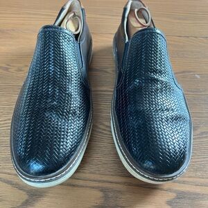 Johnston & Murphy Black Slip-On Leather Loafers with Textured Finish